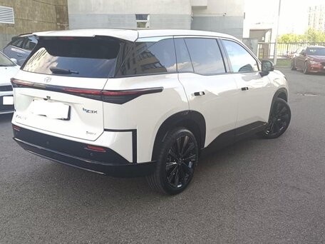 2025 Toyota bZ3X 58.3 kWh, белый, 3000000 рублей, вид 5