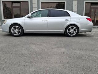 2005 Toyota Avalon III, серебристый, 700000 рублей, вид 2