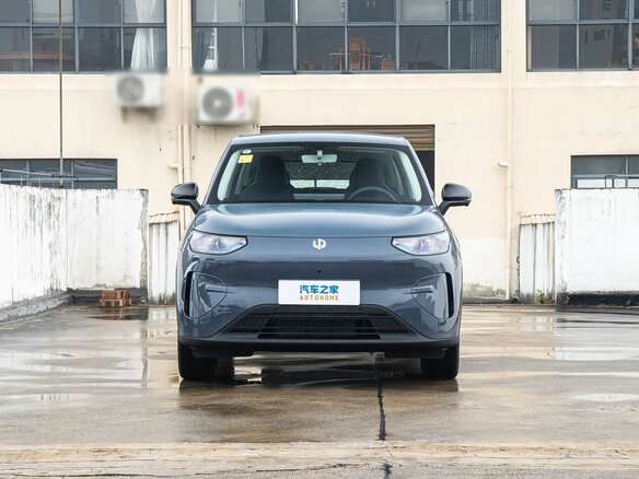 2026 Leapmotor A10 53 kWh, серый, 2096000 рублей - вид 2