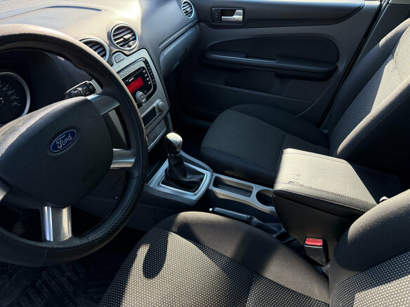 2011 Ford Focus II Рестайлинг, серебристый, 490000 рублей - вид 8