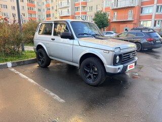 2025 Lada (ВАЗ) Niva Legend I, серебристый, 999999 рублей, вид 3