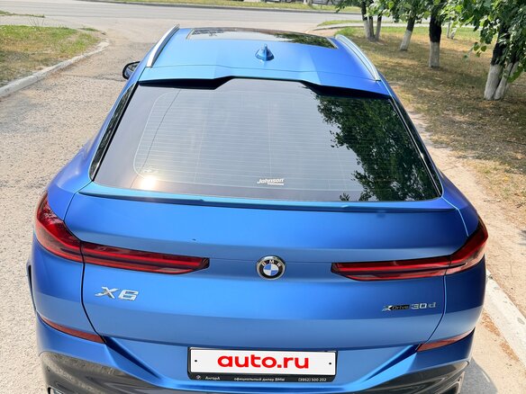 2021 BMW X6 30d III (G06), синий, 8500000 рублей - вид 4