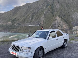 1995 Mercedes-Benz E-Класс 280 I (W124), белый, 900000 рублей, вид 2