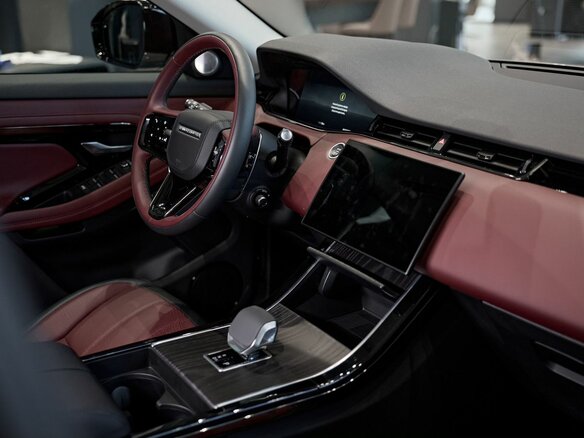 2025 Land Rover Range Rover Evoque II Рестайлинг, серый, 6949000 рублей - вид 6
