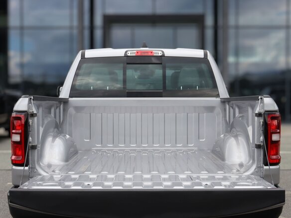 2026 Ram 1500 Quad Cab V Рестайлинг, серый, 10190000 рублей - вид 15