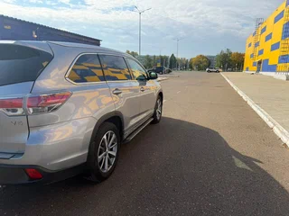 2014 Toyota Highlander III (XU50), серебристый, 2790000 рублей, вид 3