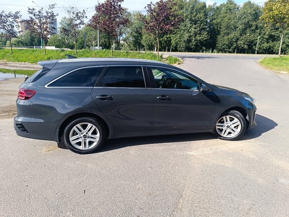 2021 Kia Ceed III Рестайлинг, серый, 2000000 рублей - вид 2