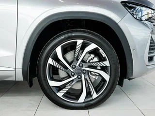 2026 Geely Monjaro I, серебристый, 4599990 рублей, вид 4