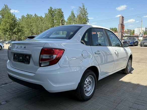 2026 Lada (ВАЗ) Granta I Рестайлинг, белый - вид 4