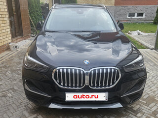 2021 BMW X1 20i xDrive II (F48) Рестайлинг, чёрный, 4000000 рублей, вид 2