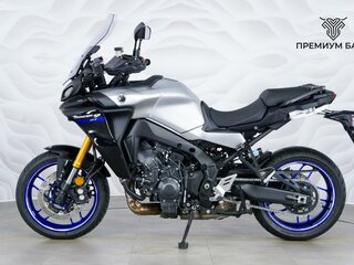 2022 Yamaha MT-09 Tracer (FJ-09), серебристый, 1327000 рублей, вид 2
