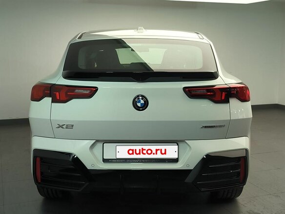 2025 BMW X2 xDrive25i II (U10), белый - вид 3