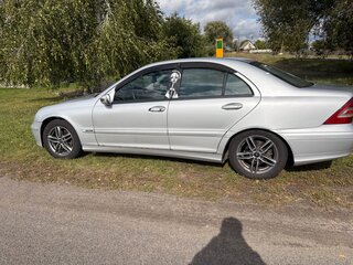 2004 Mercedes-Benz C-Класс 220 II (W203) Рестайлинг, серебристый, 540000 рублей, вид 5