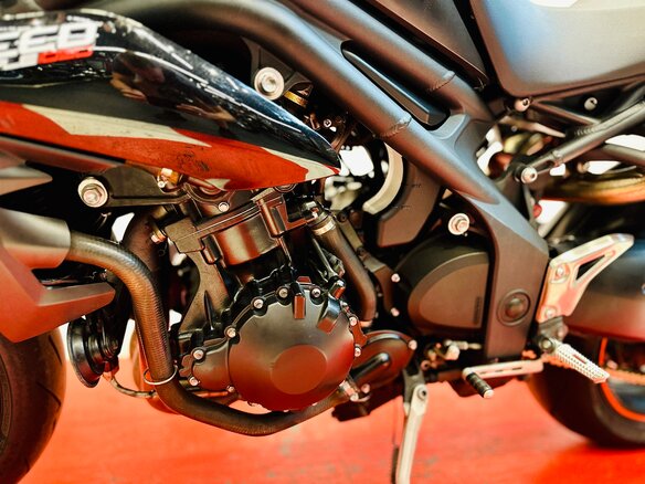 2011 Triumph Speed Triple, чёрный, 550000 рублей - вид 16