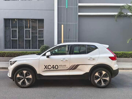 2024 Volvo XC40 I Рестайлинг, белый, 3535749 рублей, вид 4