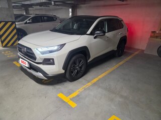 2024 Toyota RAV4 V (XA50), белый, 3640000 рублей, вид 1