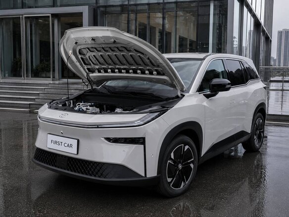 2026 Toyota bZ3X 58.3 kWh, серый, 2729512 рублей - вид 2