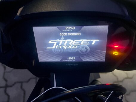 2021 Triumph Street Triple, чёрный, 900000 рублей, вид 5