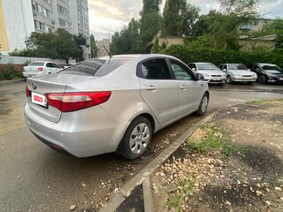 2013 Kia Rio 5-speed III, серебристый, 1099000 рублей, вид 3