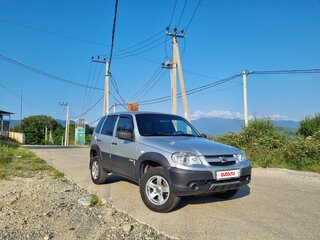 2018 Chevrolet Niva I Рестайлинг, серебристый, 780000 рублей, вид 2