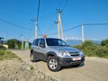2018 Chevrolet Niva I Рестайлинг, серебристый, 750000 рублей - вид 1