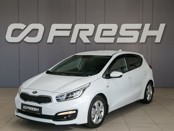 2017 Kia Ceed II Рестайлинг, белый, 1265000 рублей - вид 2