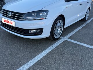 2017 Volkswagen Polo V Рестайлинг, белый, 900000 рублей, вид 1