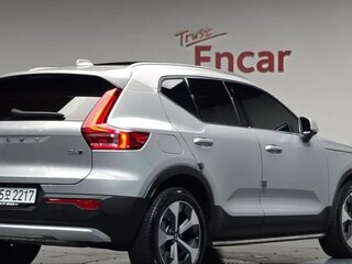 2022 Volvo XC40 I, серый, 4576049 рублей, вид 3