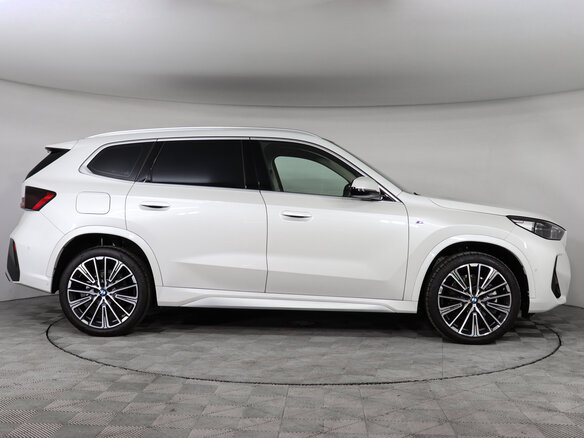 2025 BMW X1 25Li xDrive III (U11/U12), белый - вид 3
