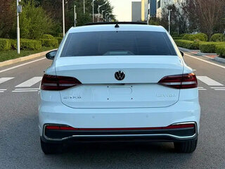 2022 Volkswagen Lavida III Рестайлинг, белый, 1180004 рублей, вид 5