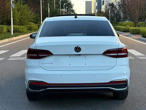 2022 Volkswagen Lavida III Рестайлинг, белый, 1180004 рублей - вид 4