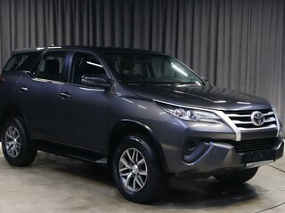 2019 Toyota Fortuner II, серый, 2799000 рублей, вид 3