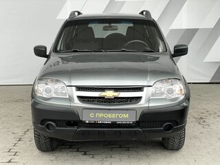 2017 Chevrolet Niva I Рестайлинг, серый, 648000 рублей, вид 2