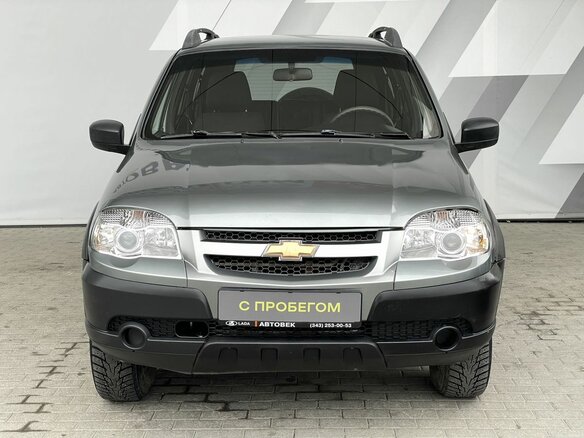2017 Chevrolet Niva I Рестайлинг, серый, 625000 рублей - вид 1