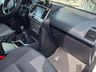 2018 Toyota Land Cruiser Prado 150 Series Рестайлинг 2, белый, 4150000 рублей, вид 5