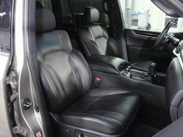 2016 Lexus LX 570 III Рестайлинг 2, серый, 5850000 рублей - вид 30