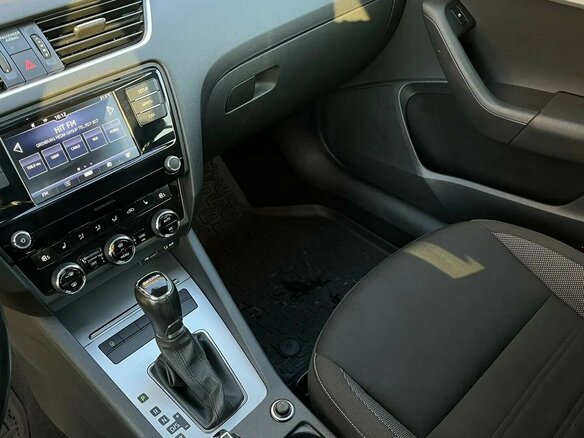 2017 Skoda Octavia III (A7) Рестайлинг, белый, 1689000 рублей - вид 11