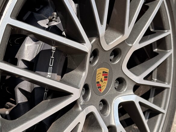2021 Porsche Cayenne Coupé III, красный, 7987654 рублей - вид 23