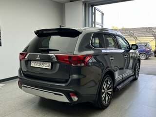 2020 Mitsubishi Outlander III Рестайлинг 3, серый, 2730000 рублей, вид 4