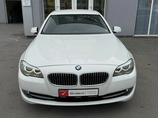 2013 BMW 5 серии 520i VI (F10/F11/F07), белый, 1465000 рублей, вид 3