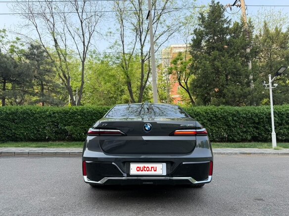 2023 BMW i7 eDrive50 I (G70), серый, 10293700 рублей - вид 3