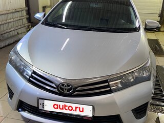 2014 Toyota Corolla XI (E160, E170, E180), серебристый, 930000 рублей, вид 1