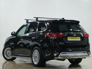 2020 Mitsubishi Outlander PHEV III Рестайлинг 3, чёрный, 2859000 рублей, вид 4