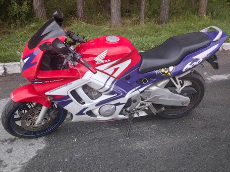 1998 Honda CBR 600F, красный, 380000 рублей, вид 1