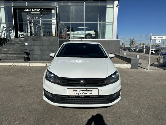 2016 Volkswagen Polo V Рестайлинг, белый, 920000 рублей - вид 1