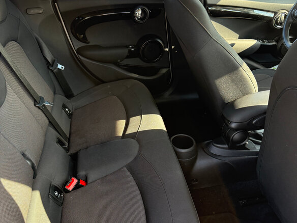 2019 Mini Hatch Cooper III (F55/F56) Рестайлинг, серебристый - вид 18
