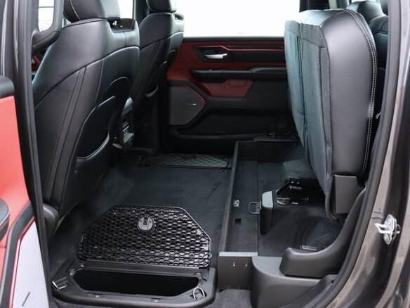 2026 Ram 1500 Quad Cab V Рестайлинг, серый, 10190000 рублей - вид 36