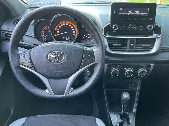 2022 Toyota Yaris IV, белый, 979099 рублей - вид 8