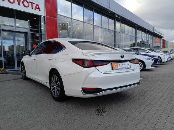 2018 Lexus ES 300h VII, белый, 4200000 рублей - вид 23