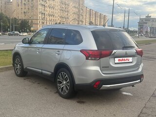 2015 Mitsubishi Outlander III Рестайлинг 2, серебристый, 1670000 рублей, вид 5